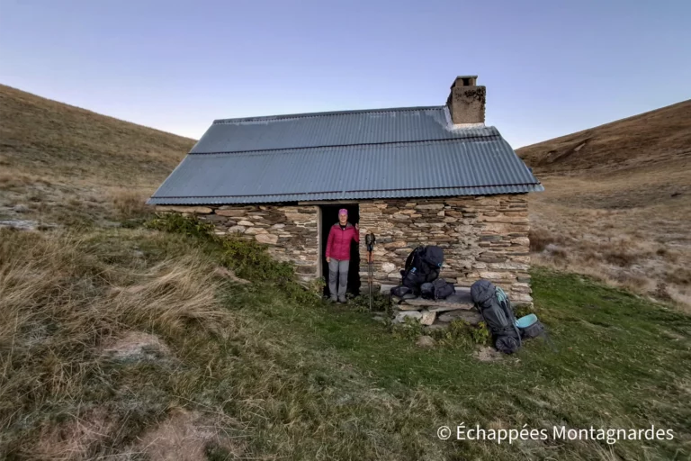 Nous arrivons à la cabane de Courrau. Nous décidons d'y rester pour la nuit.
