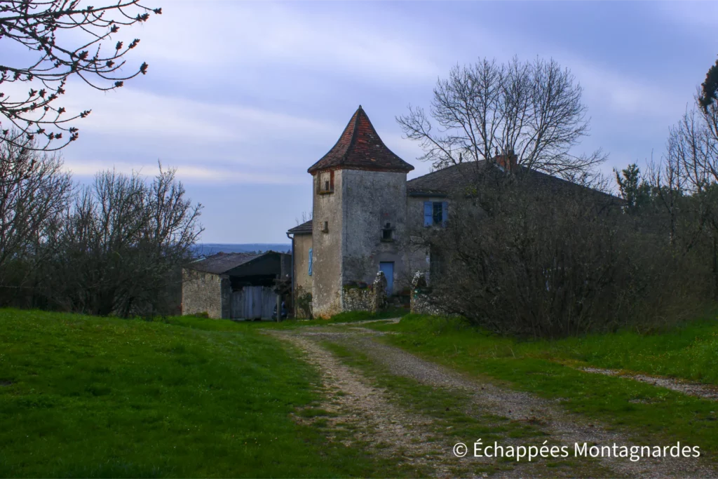 Laroque-des-Arcs, circuit des arts - Au détour du chemin, j'admire également le patrimoine lotois et quelques jolies maisons