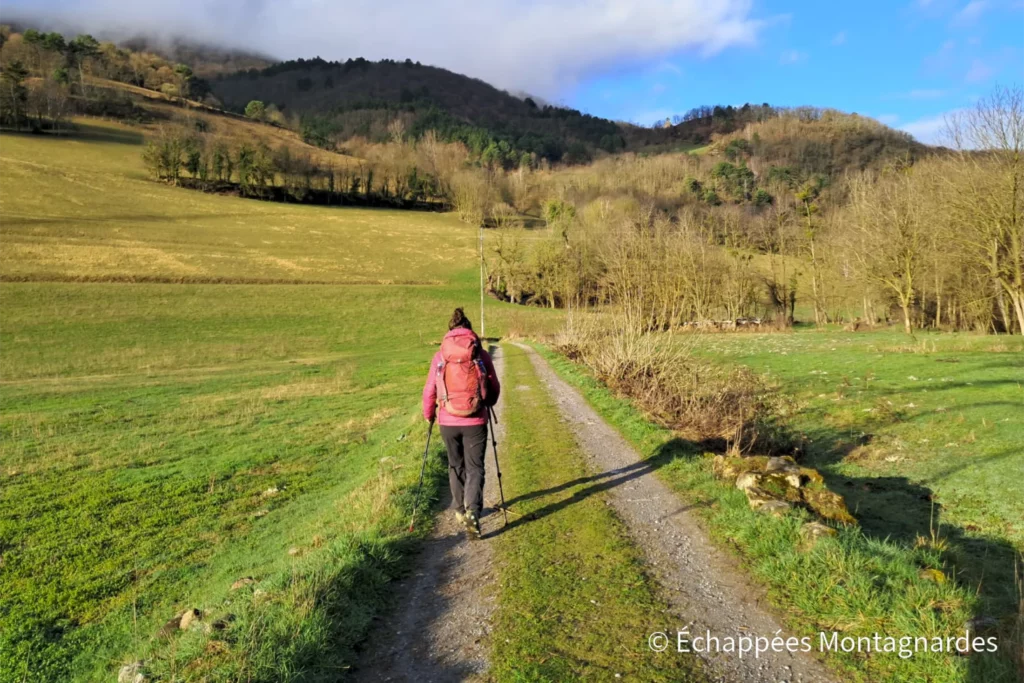 Randonnée Arnave col d'Ijou - Depuis Arnave, nous nous dirigeons d'abord vers la chapelle Saint-Paul qui domine le village