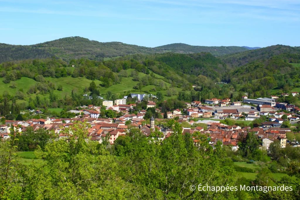 Descente finale vers le Mas-d'Azil. Une visite du village est conseillée !