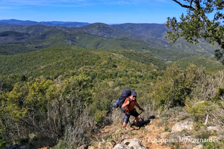 Ascension du Mont Tauch par le GR®36 A. Le paysage derrière nous est magnifique.