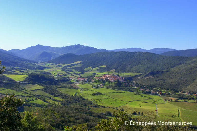 Pour finir cette deuxième étape, nous descendons vers Cucugnan par un superbe sentier.