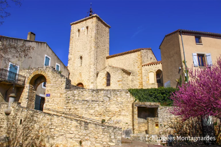 Balade lumineuse et très agréable dans Duilhac, qui sent bon le soleil et la Méditerranée.