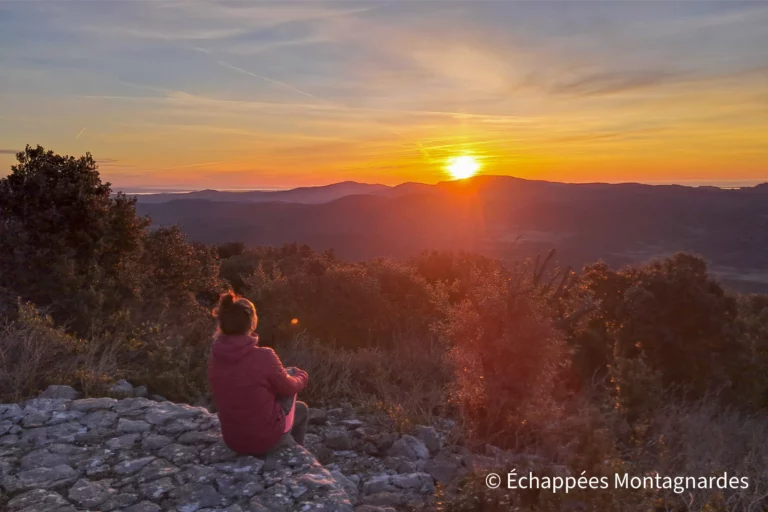 Tour du mont Tauch, étape 2. Lever de soleil sur les Corbières et la Méditerranée.