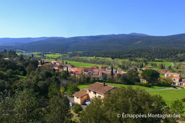 Nous quittons le château de Peyrepertuse et descendons vers Rouffiac.