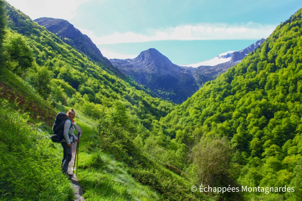 C'est parti pour une superbe aventure au cœur du cirque de Cagateille ! Nous partons avec le matériel de bivouac afin de profiter durant deux jours de ce site magnifique des Pyrénées ariégeoises.