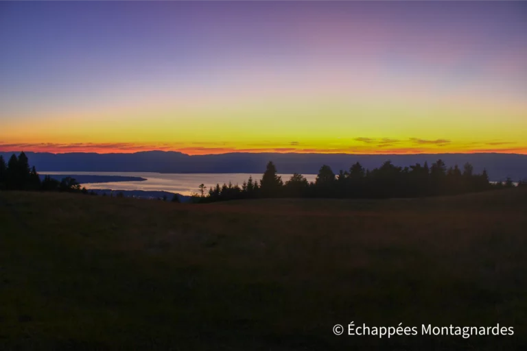 Coucher de soleil sur le lac Léman depuis la Montagne des Sœurs. Magique !