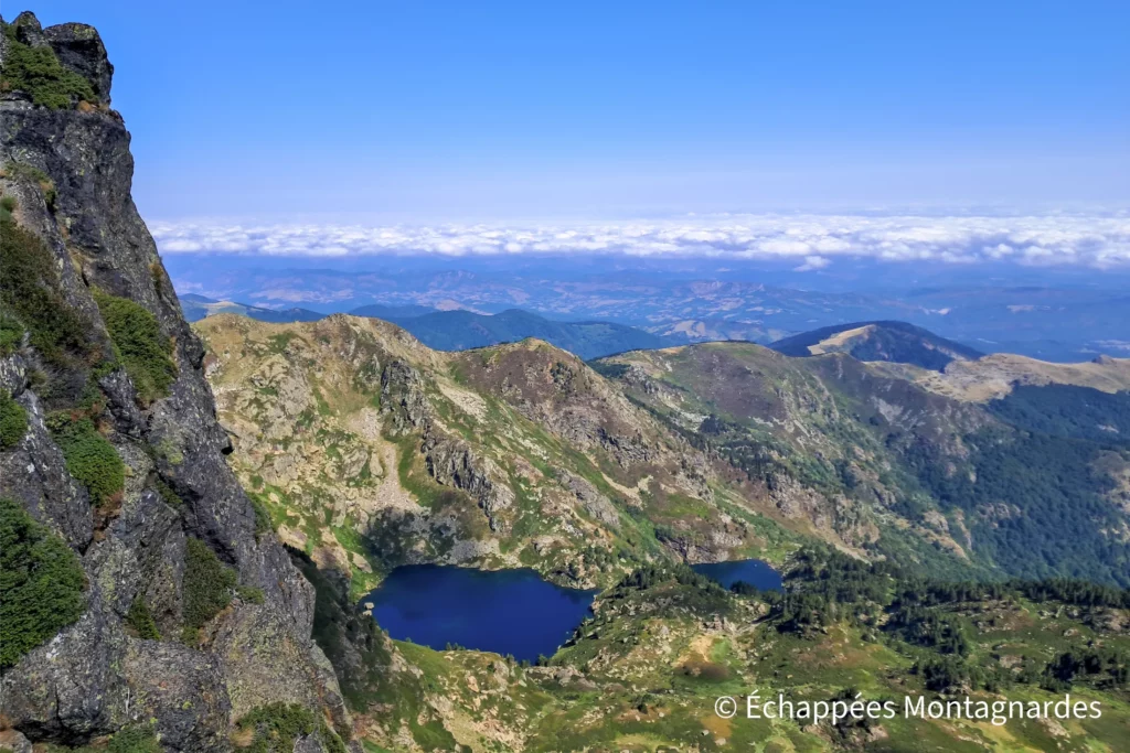 Pic de Soularac (2368 m). Le plus haut sommet de la montagne de Tabe offre notamment une vue magnifique sur l'étang du Diable, l'étang des Truites et les crêtes nord du massif.
