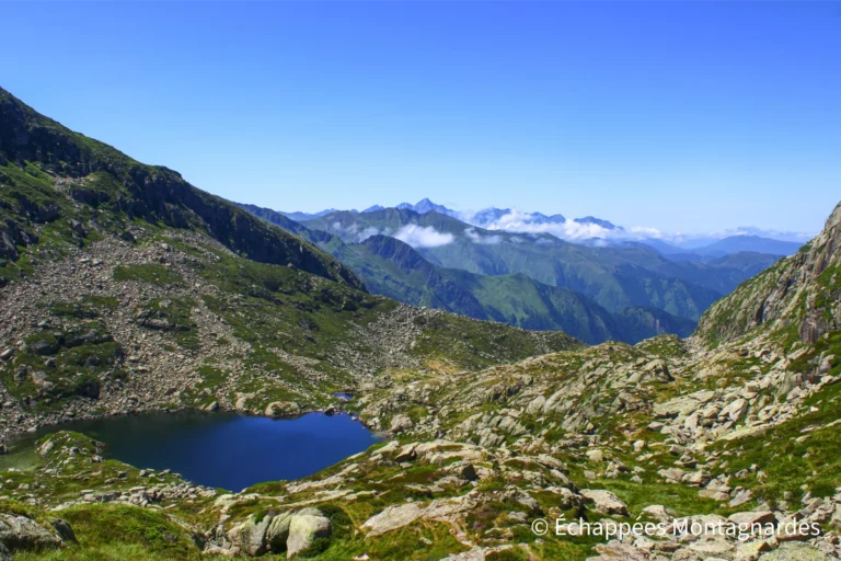 Nous poursuivons la descente et découvrons l'étang de l'Astoue. Cette succession de paysages et de lacs est une merveille !