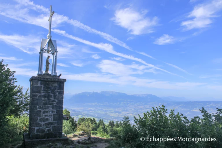 Oratoire Notre-Dame du Pralère, premier point de vue remarquable du GR®5 sur la crête des Voirons