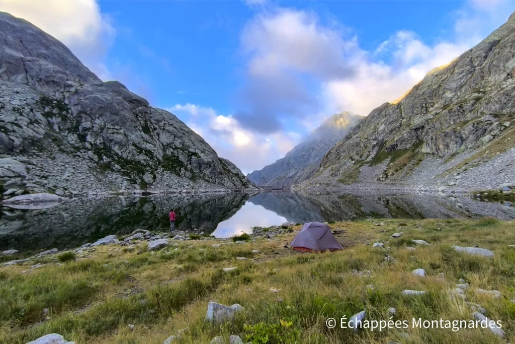 Bivouac au lac de la Fous dans le Mercantour, sur le GR®52.